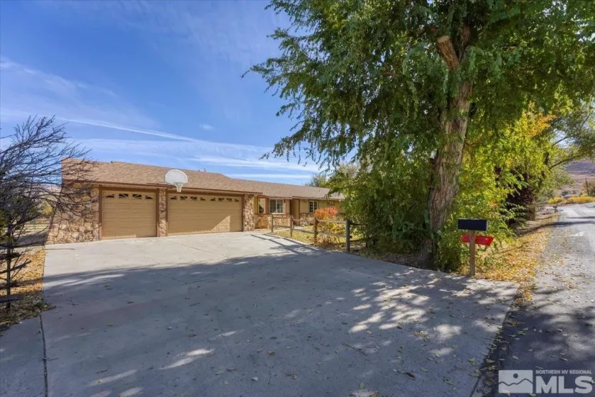 155 Andrew Ln, Reno, Nevada 89521, 3 Bedrooms Bedrooms, ,2 BathroomsBathrooms,Residential,For Sale,Andrew Ln,240014425