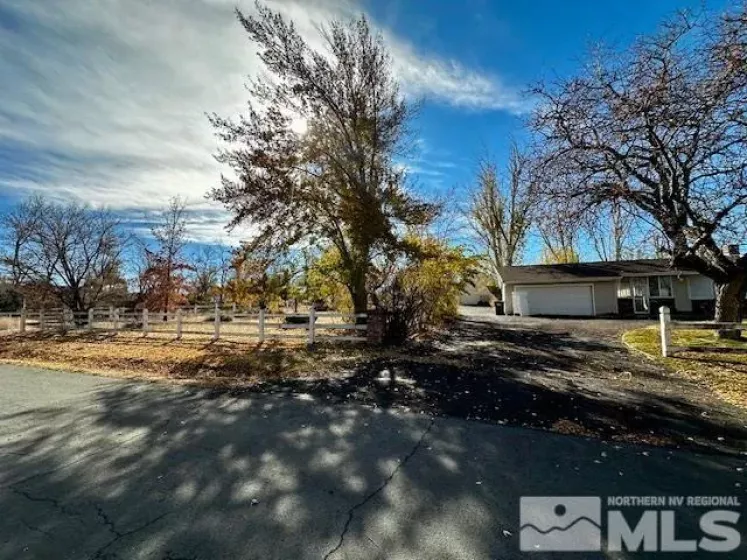 1631 Eli Dr, Reno, Nevada 89511, 3 Bedrooms Bedrooms, ,2 BathroomsBathrooms,Residential,For Sale,Eli Dr,240014448