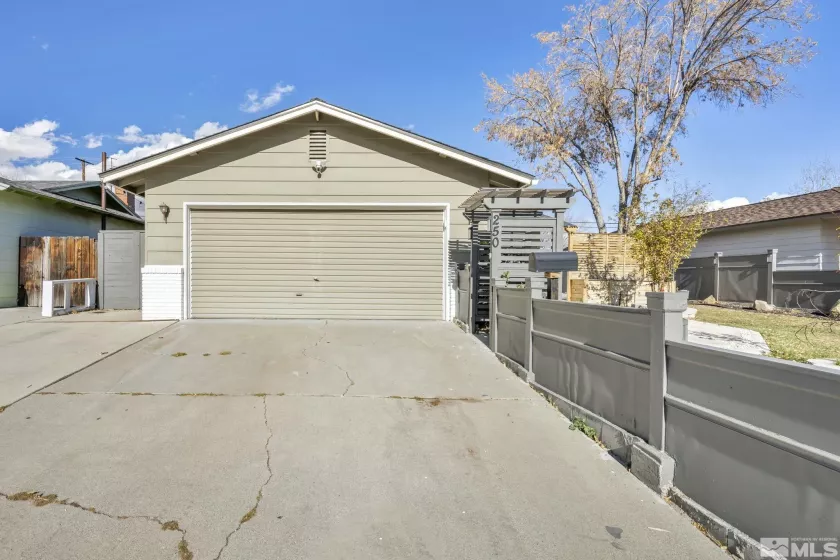 250 McGoldrick Way, Sparks, Nevada 89431, 3 Bedrooms Bedrooms, ,2 BathroomsBathrooms,Residential,For Sale,McGoldrick Way,240014497