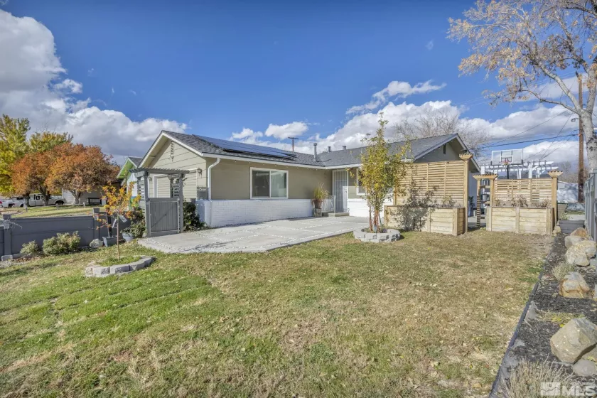 250 McGoldrick Way, Sparks, Nevada 89431, 3 Bedrooms Bedrooms, ,2 BathroomsBathrooms,Residential,For Sale,McGoldrick Way,240014497