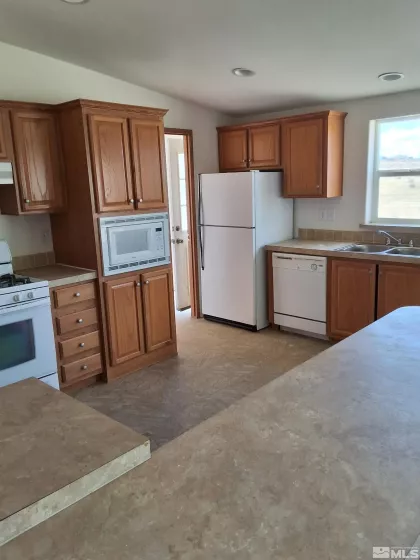 3065 Dayton Ave, Silver Springs, Nevada 89429, 3 Bedrooms Bedrooms, ,2 BathroomsBathrooms,Residential,For Sale,Dayton Ave,240014544