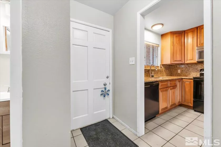 82 Smithridge Park, Reno, Nevada 89502, 2 Bedrooms Bedrooms, ,1 BathroomBathrooms,Residential,For Sale,Smithridge Park,240014597