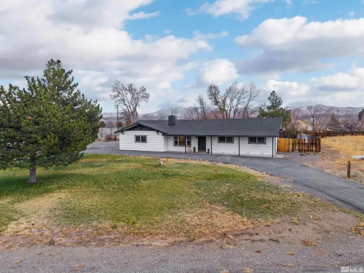 950 Meadow View Dr, Gardnerville, Nevada 89460, 3 Bedrooms Bedrooms, ,2 BathroomsBathrooms,Residential,For Sale,Meadow View Dr,240014642