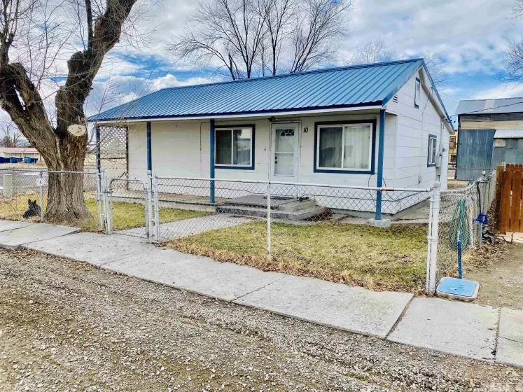 10 Olavarria, Mcdermitt, Nevada 89421, ,Residential Income,For Sale,Olavarria,240015116