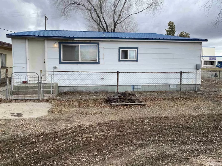 10 Olavarria, Mcdermitt, Nevada 89421, ,Residential Income,For Sale,Olavarria,240015116