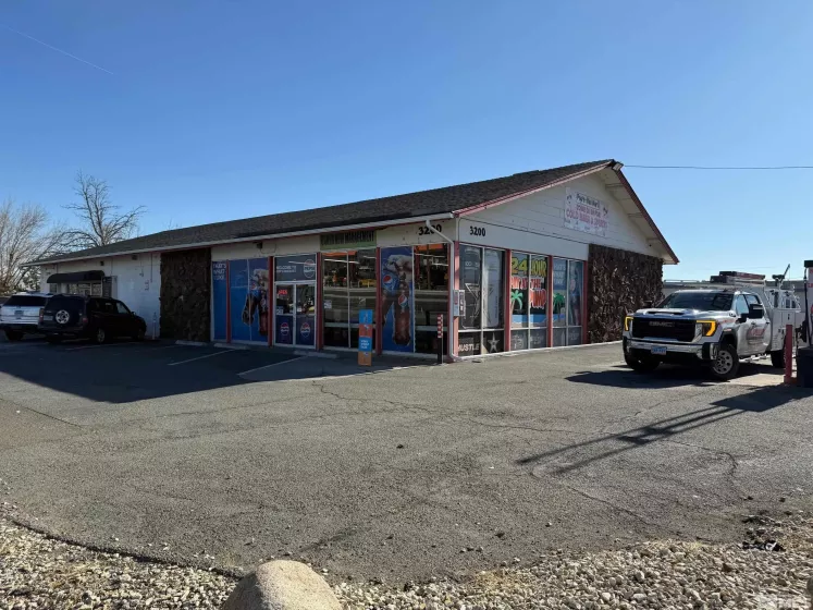 3200 Mill St, Reno, Nevada 89502, ,Commercial Sale,For Sale,Mill St,240015276