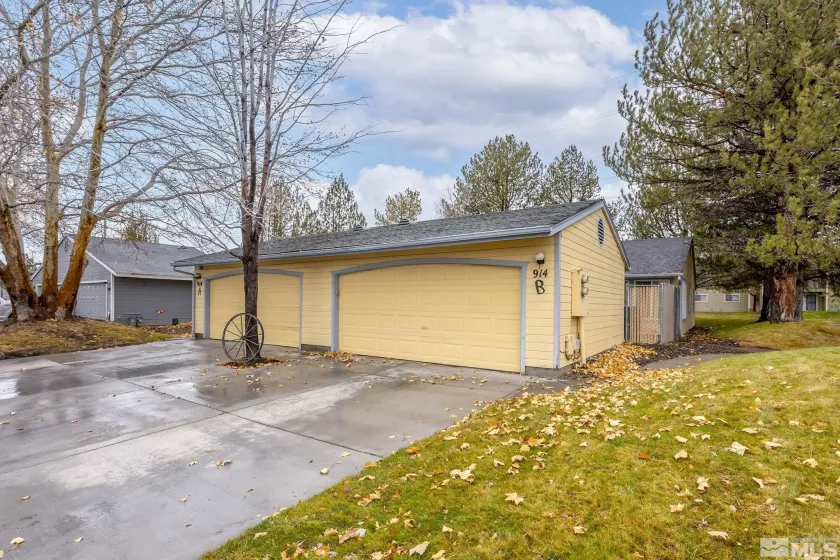 914 Round House Ln, Carson City, Nevada 89701, ,Residential Income,For Sale,Round House Ln,240015401