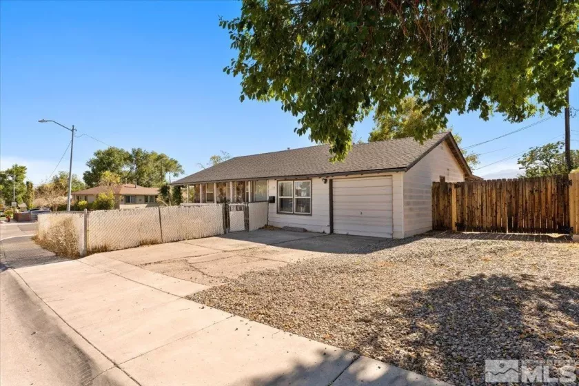 570 Hood Ave, Reno, Nevada 89512, 3 Bedrooms Bedrooms, ,1 BathroomBathrooms,Residential,For Sale,Hood Ave,240013274