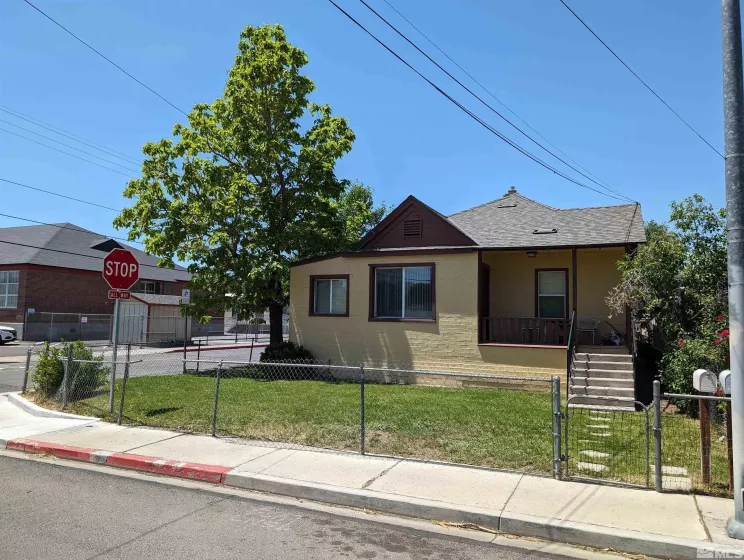 817 12th Street, Sparks, Nevada 89431, 4 Bedrooms Bedrooms, ,2 BathroomsBathrooms,Residential,For Sale,12th Street,240006205