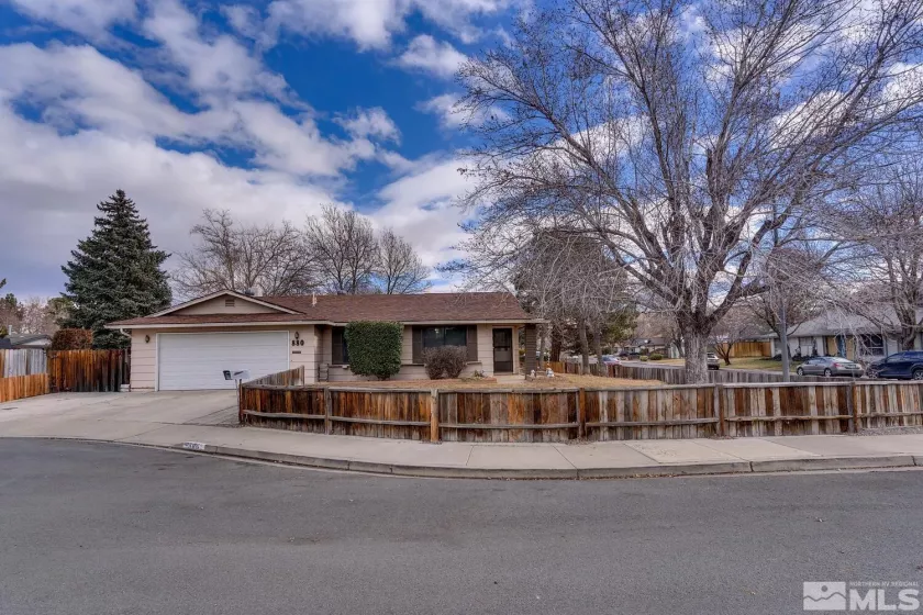 880 Briargreen Ct, Sparks, Nevada 89434, 4 Bedrooms Bedrooms, ,2 BathroomsBathrooms,Residential,For Sale,Briargreen Ct,250001425