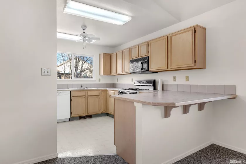 135 Spring Ridge Drive, Sparks, Nevada 89436, 3 Bedrooms Bedrooms, ,2 BathroomsBathrooms,Residential Lease,For Lease,Spring Ridge Drive,250001474