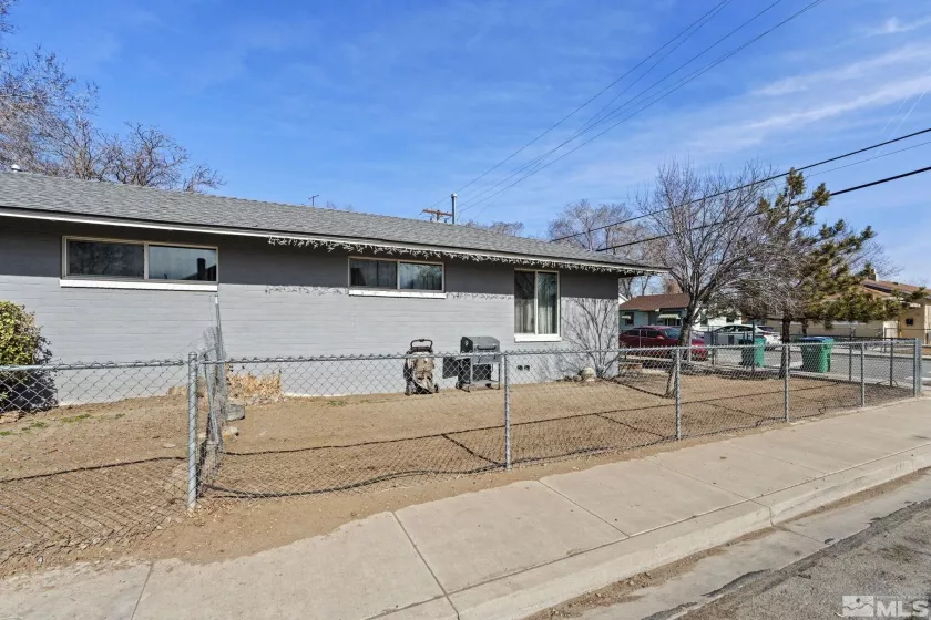 803 10th St, Sparks, Nevada 89431, ,Residential Income,For Sale,10th St,250002303