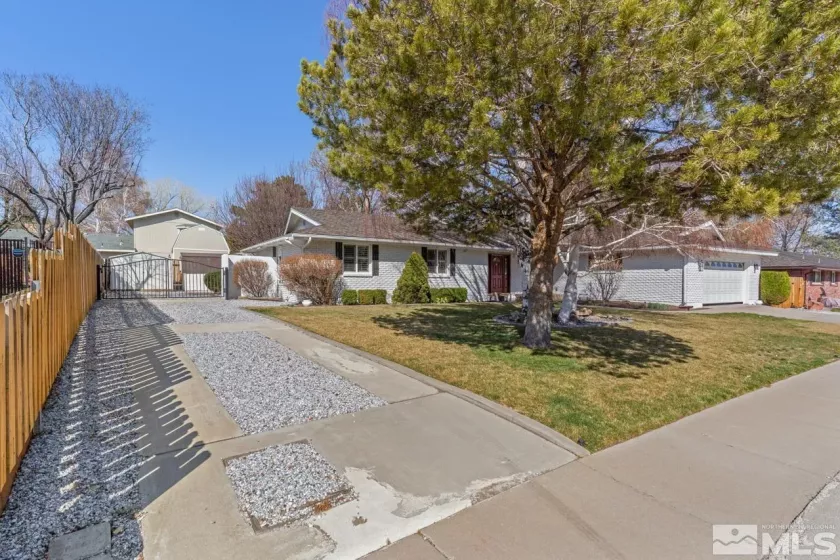 1318 Clemens Dr, Carson City, Nevada 89703, 3 Bedrooms Bedrooms, ,2 BathroomsBathrooms,Residential,For Sale,Clemens Dr,250003328